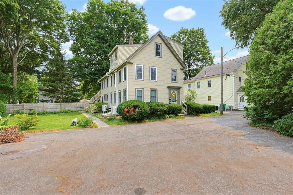3 bed, 1 bath apartment for rent at 17 Church Ct Unit 2, Ashland — photo 3 of 30