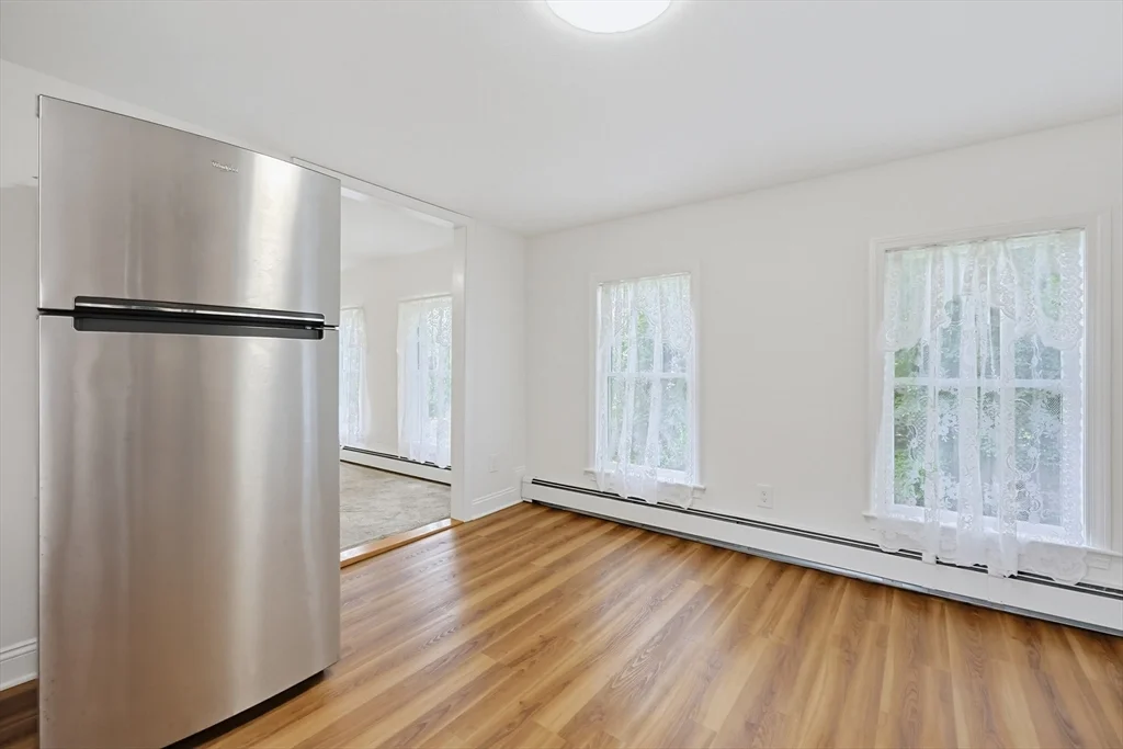 3 bed, 1 bath apartment for rent at 17 Church Ct Unit 2, Ashland — photo 8 of 30