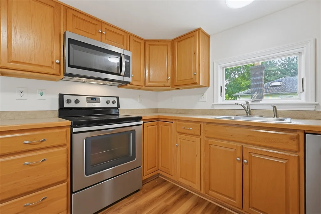 3 bed, 1 bath apartment for rent at 17 Church Ct Unit 2, Ashland — photo 6 of 30