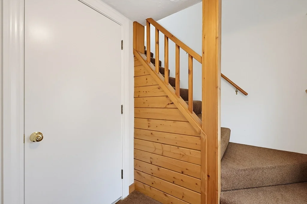 3 bed, 1 bath apartment for rent at 17 Church Ct Unit 2, Ashland — photo 19 of 30