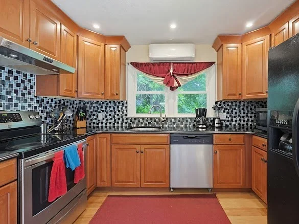 5 bed, 3 bath apartment for rent at 17 Churchill Rd, Winchester — photo 11 of 32