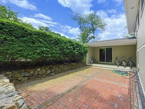 5 bed, 3 bath apartment for rent at 17 Churchill Rd, Winchester — photo 27 of 32