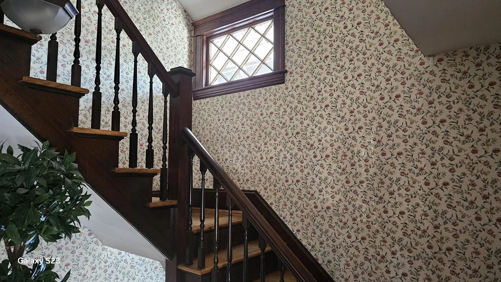 2 bed, 1 bath apartment for rent at 17 Cleveland Ave Unit 3, Worcester — photo 2 of 25