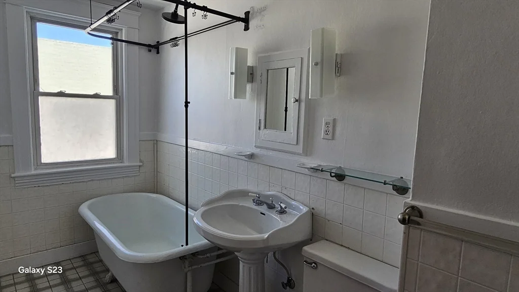 2 bed, 1 bath apartment for rent at 17 Cleveland Ave Unit 3, Worcester — photo 18 of 25