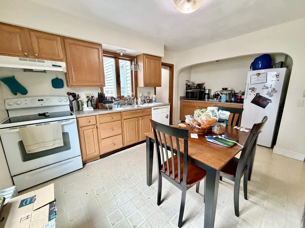 3 bed, 1 bath apartment for rent at 17 Clinton St Unit -, Newton — photo 11 of 23