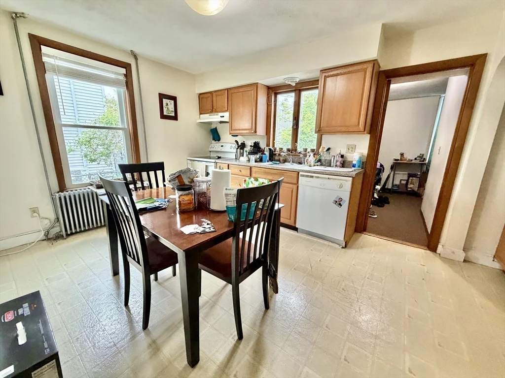 3 bed, 1 bath apartment for rent at 17 Clinton St Unit -, Newton — photo 9 of 23