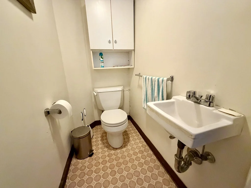 3 bed, 1 bath apartment for rent at 17 Clinton St Unit -, Newton — photo 12 of 23