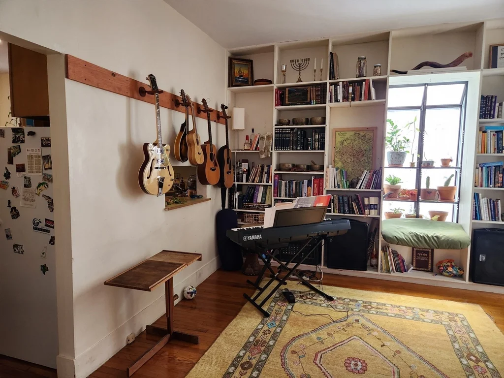 2 bed, 1 bath apartment for rent at 17 Clinton Unit -, Mid Cambridge — photo 3 of 31