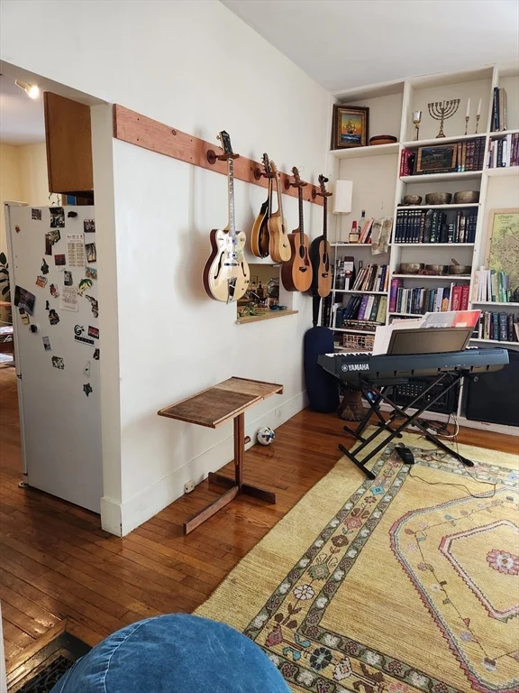 2 bed, 1 bath apartment for rent at 17 Clinton Unit -, Mid Cambridge — photo 2 of 31
