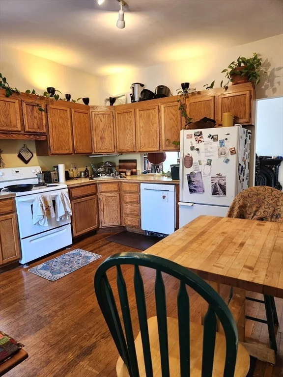 2 bed, 1 bath apartment for rent at 17 Clinton Unit -, Mid Cambridge — photo 13 of 31