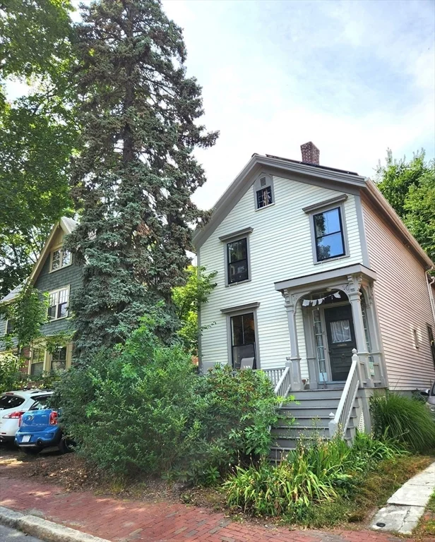 2 bed, 1 bath apartment for rent at 17 Clinton Unit -, Mid Cambridge — photo 1 of 31