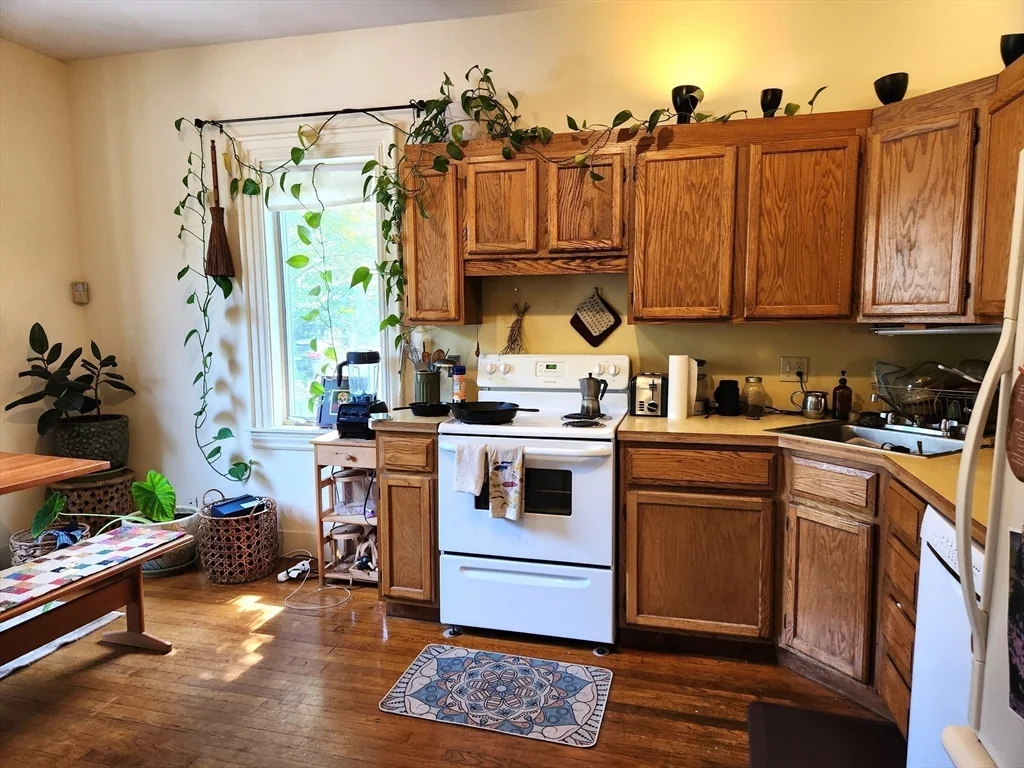 2 bed, 1 bath apartment for rent at 17 Clinton Unit -, Mid Cambridge — photo 14 of 31