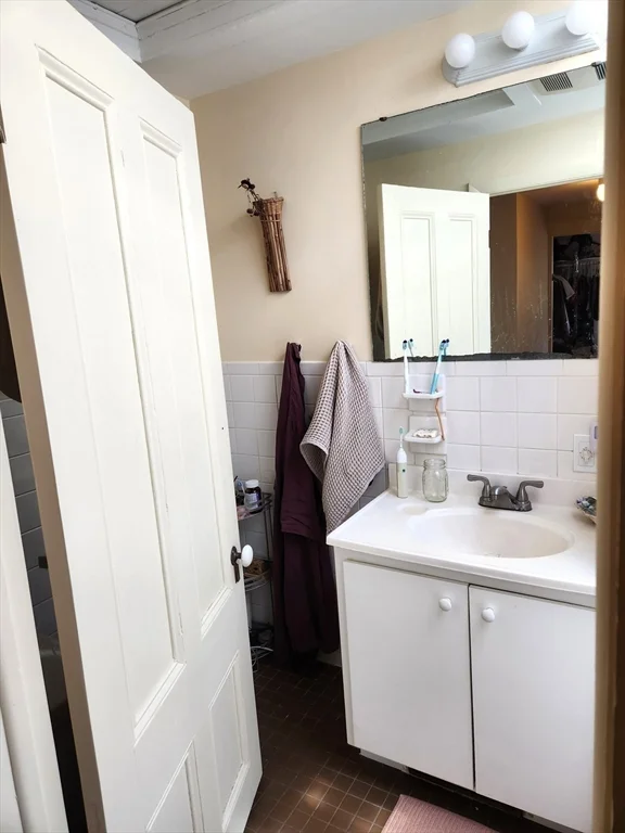 2 bed, 1 bath apartment for rent at 17 Clinton Unit -, Mid Cambridge — photo 28 of 31