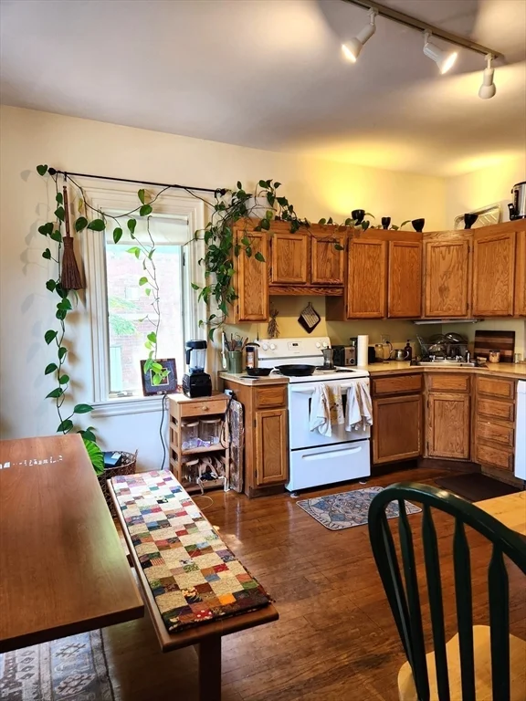 2 bed, 1 bath apartment for rent at 17 Clinton Unit -, Mid Cambridge — photo 12 of 31