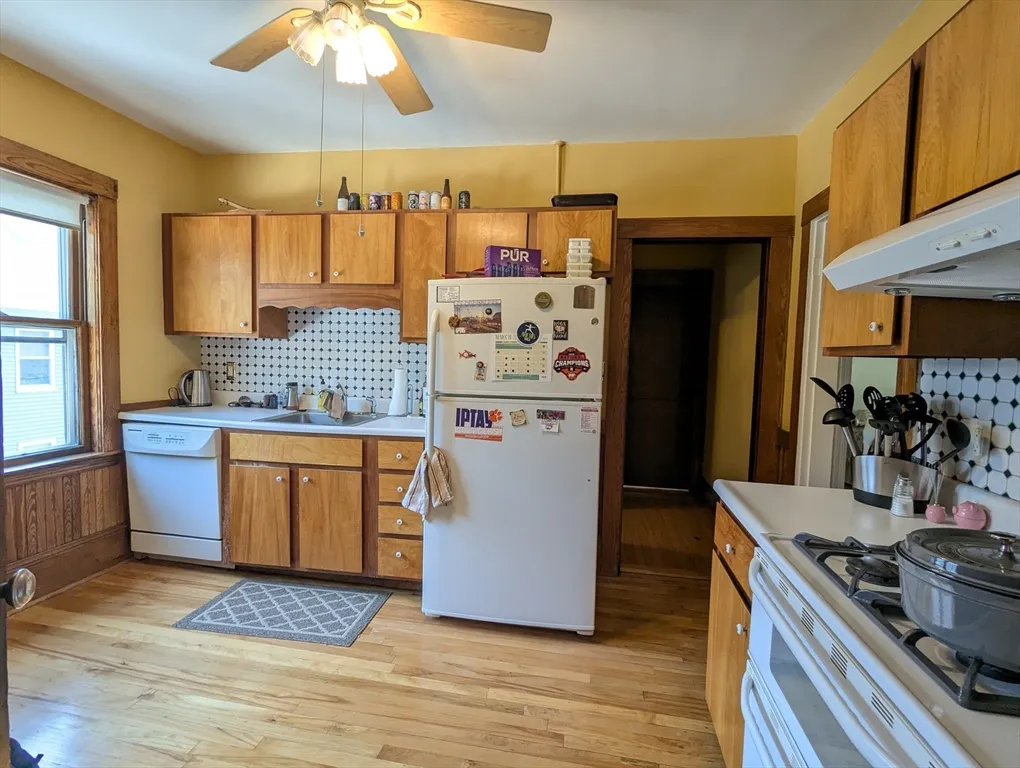 4 bed, 2 bath apartment for rent at 17 Commonwealth Rd Unit 2, Watertown — photo 7 of 23