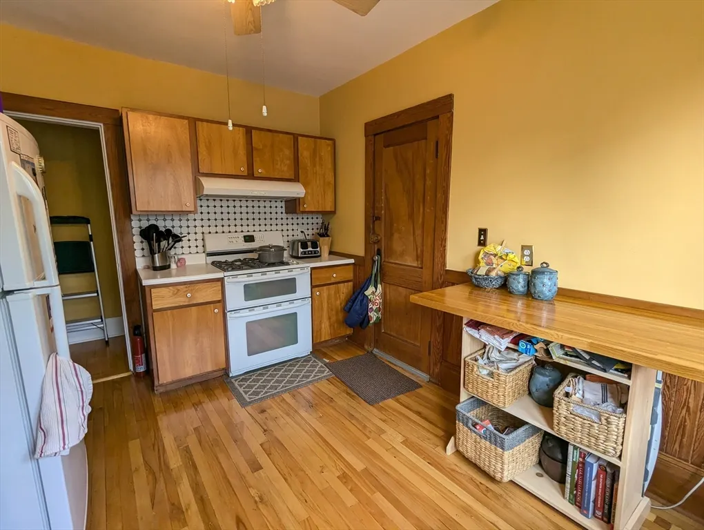 4 bed, 2 bath apartment for rent at 17 Commonwealth Rd Unit 2, Watertown — photo 8 of 23