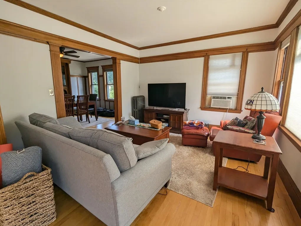 4 bed, 2 bath apartment for rent at 17 Commonwealth Rd Unit 2, Watertown — photo 3 of 23