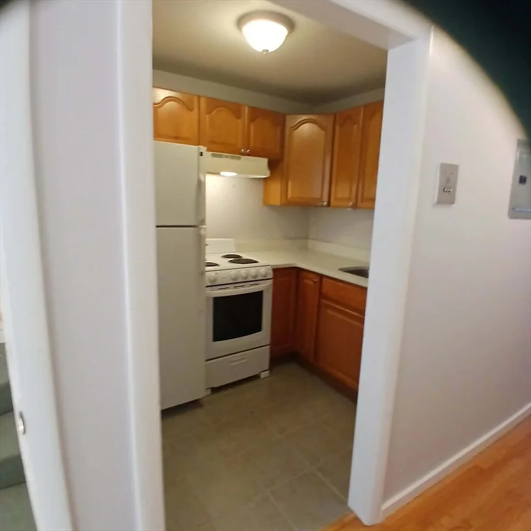 2 bed, 1 bath apartment for rent at 17 Cooper St Unit 2, North End — photo 8 of 23