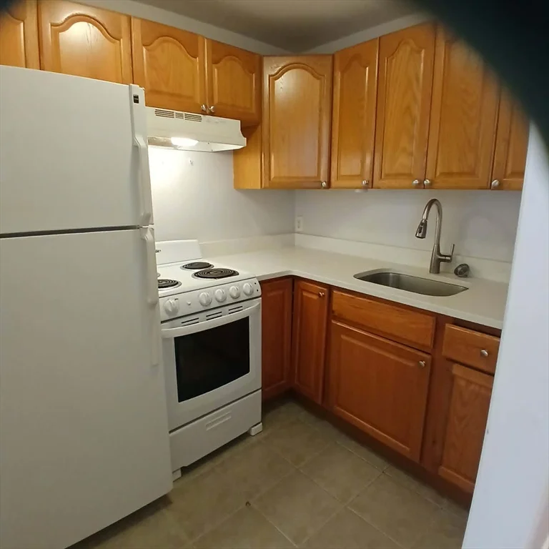 2 bed, 1 bath apartment for rent at 17 Cooper St Unit 2, North End — photo 9 of 23