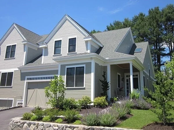3 bed, 4+ bath apartment for rent at 17 Courtyard Pl Unit 17, Lexington — photo 1 of 8