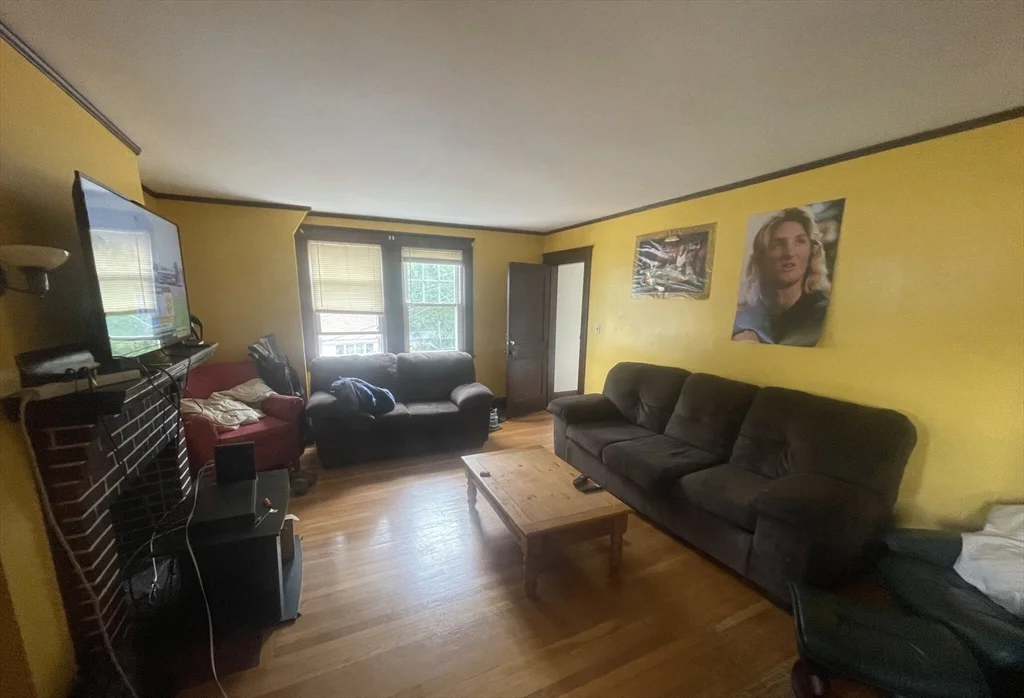 3 bed, 1 bath apartment for rent at 17 Cufflin St Unit 2, Brighton — photo 6 of 7