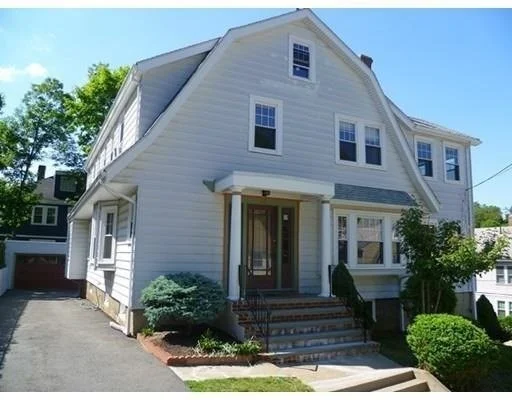 3 bed, 1 bath apartment for rent at 17 Cufflin St Unit 2, Brighton — photo 1 of 7