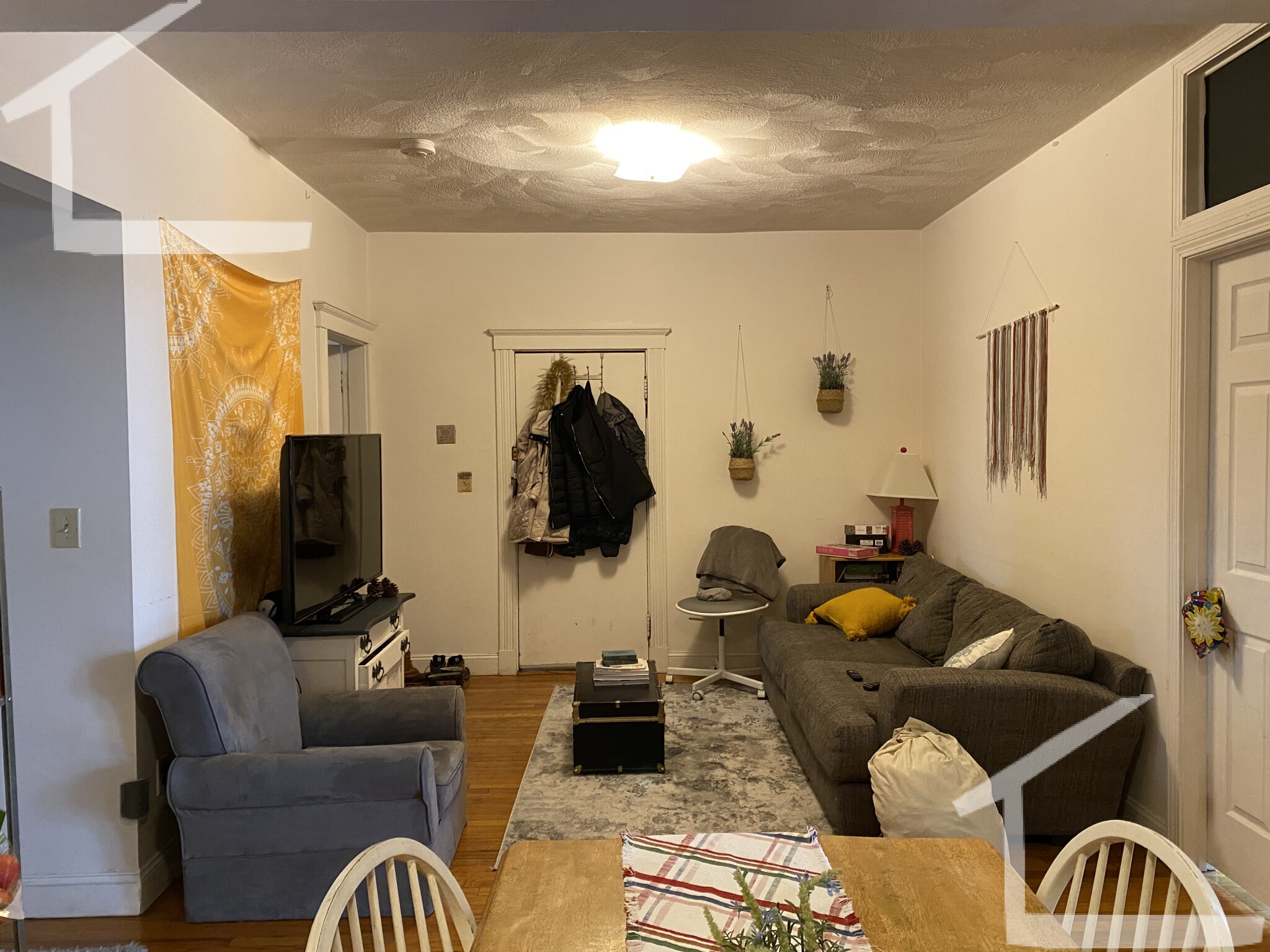 4 bed, 1 bath apartment for rent at 17 Cummings Rd Unit 2, Brighton — photo 2 of 16