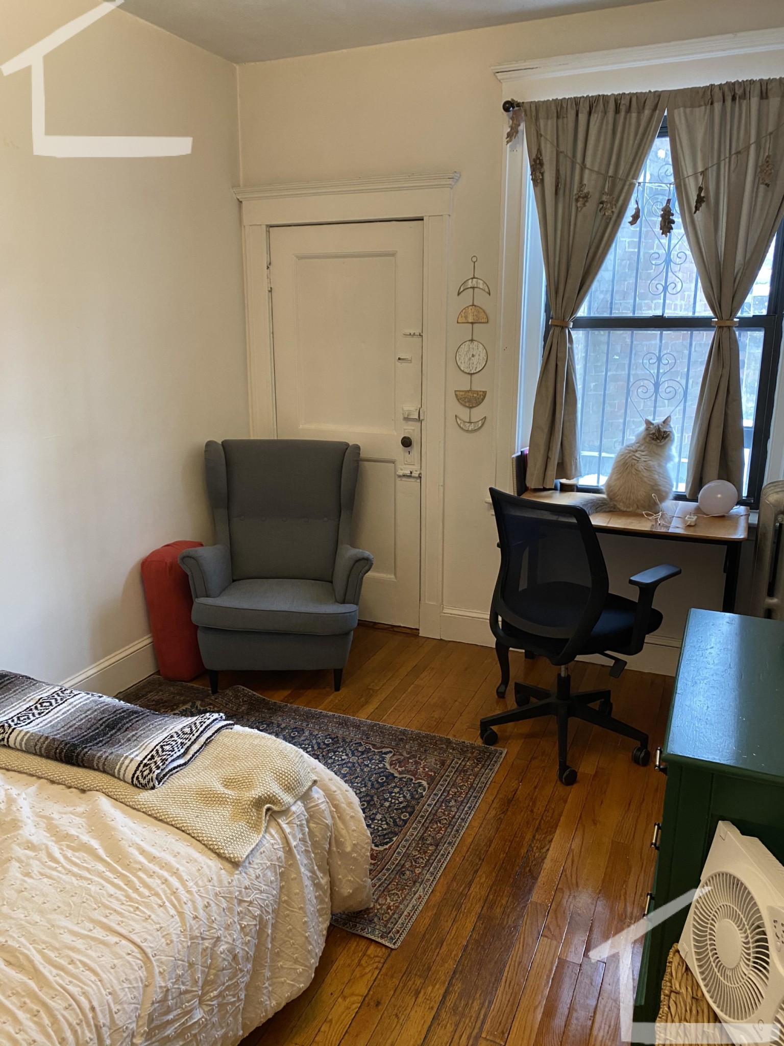 4 bed, 1 bath apartment for rent at 17 Cummings Rd Unit 2, Brighton — photo 4 of 16
