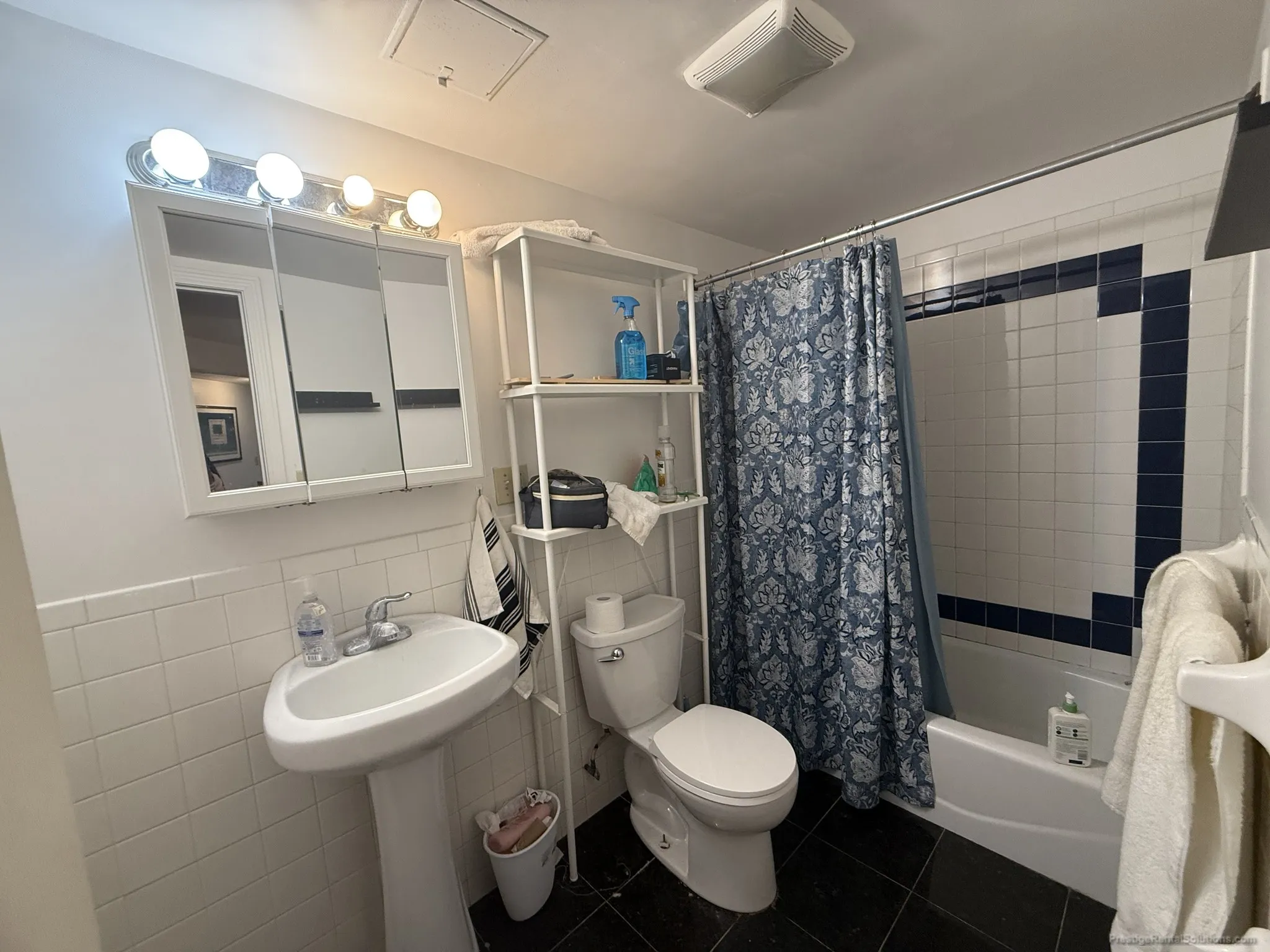 3 bed, 2 bath apartment for rent at 17 Cummings Rd Unit b, Brighton — photo 22 of 25