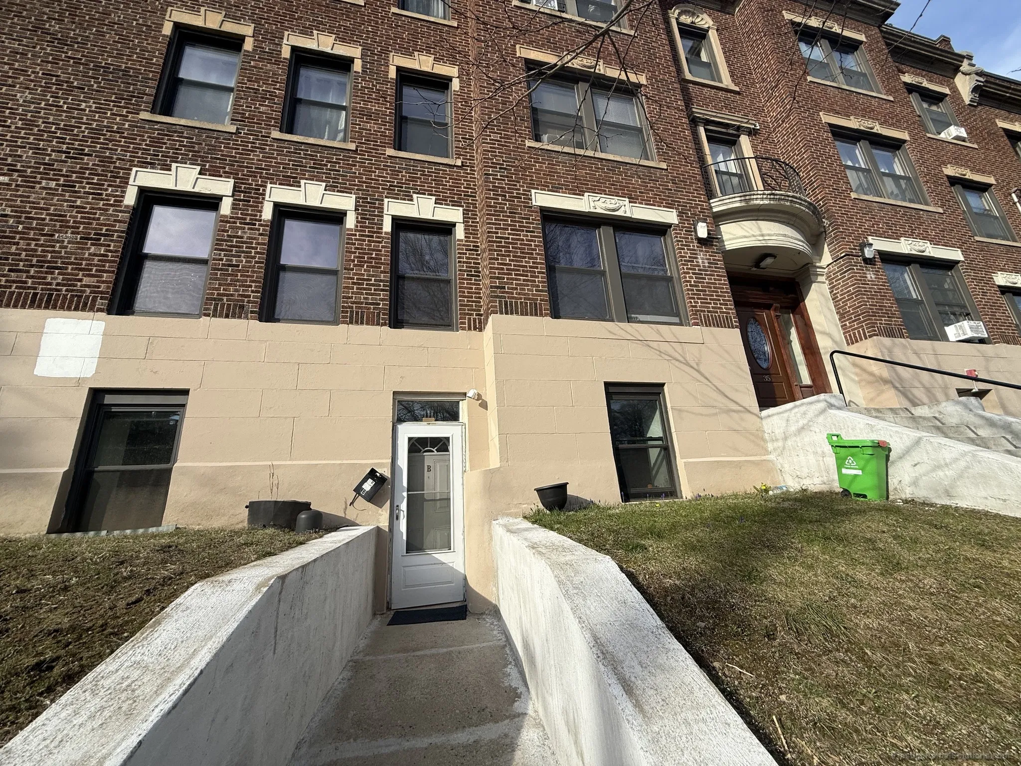 3 bed, 2 bath apartment for rent at 17 Cummings Rd Unit b, Brighton
