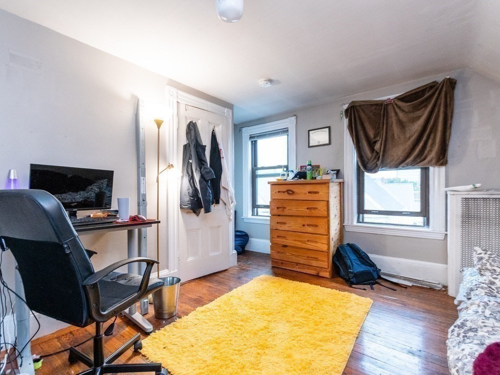 5 bed, 2 bath apartment for rent at 17 Cushman Rd Unit 1, Brighton — photo 3 of 17