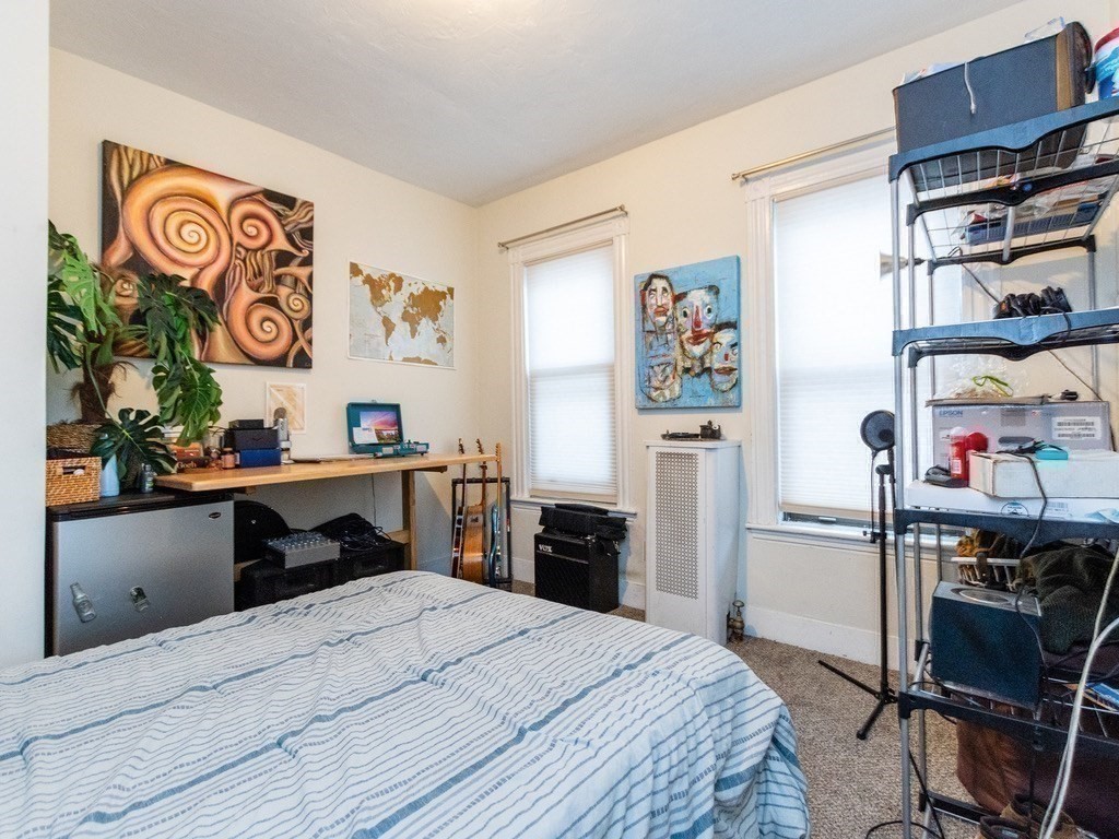 5 bed, 2 bath apartment for rent at 17 Cushman Rd Unit 1, Brighton — photo 4 of 17