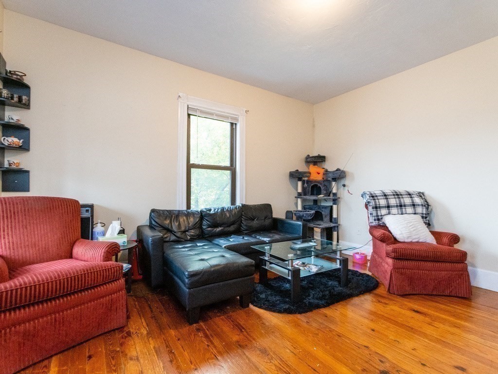 5 bed, 2 bath apartment for rent at 17 Cushman Rd Unit 1, Brighton — photo 2 of 17