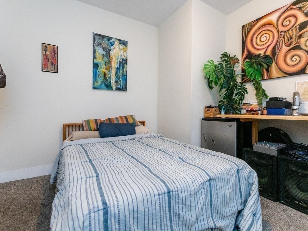 5 bed, 2 bath apartment for rent at 17 Cushman Rd Unit 1, Brighton — photo 5 of 17