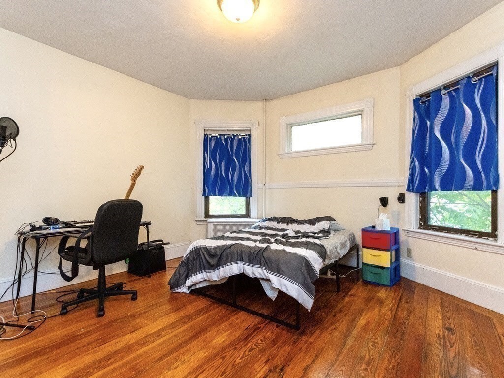 5 bed, 2 bath apartment for rent at 17 Cushman Rd Unit 1, Brighton — photo 7 of 17