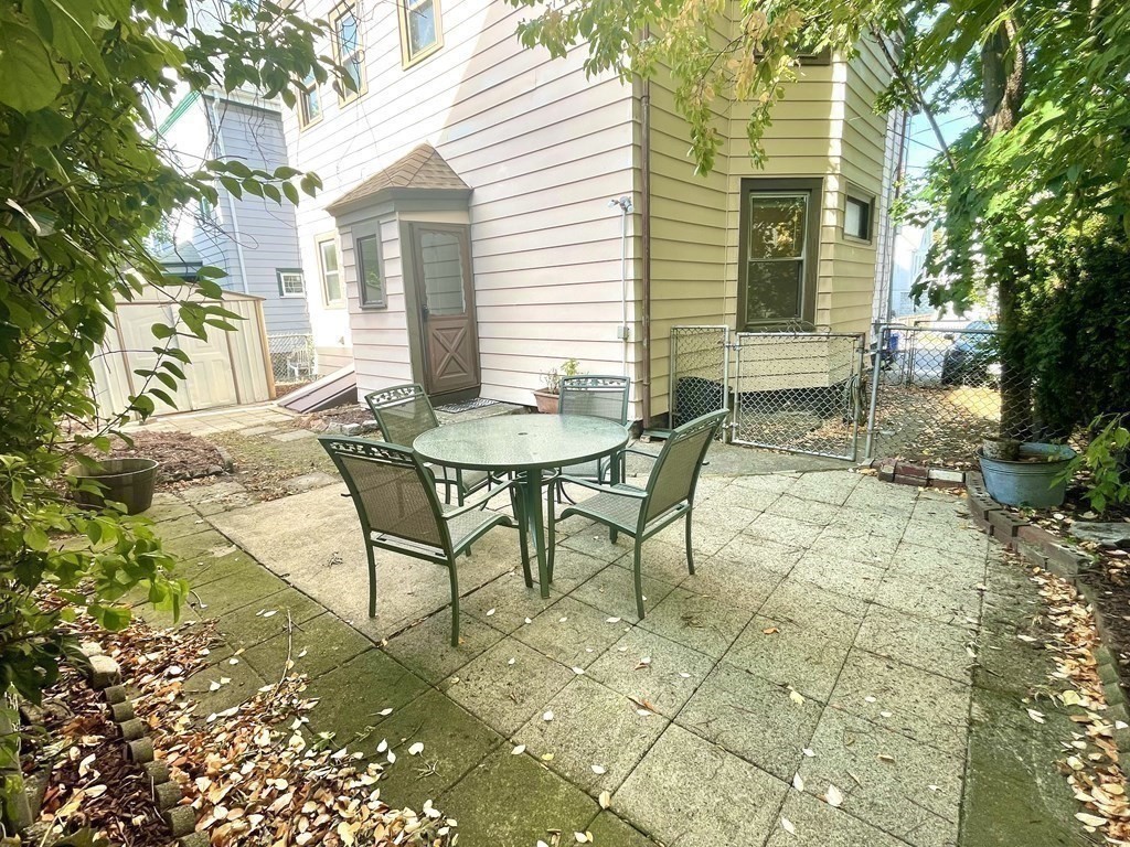 5 bed, 2 bath apartment for rent at 17 Cushman Rd Unit 1, Brighton — photo 13 of 17