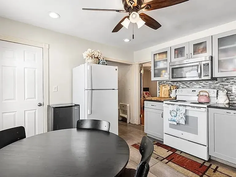 3 bed, 1 bath apartment for rent at 17 Cypress St Unit 1, Spring Hill — photo 13 of 18
