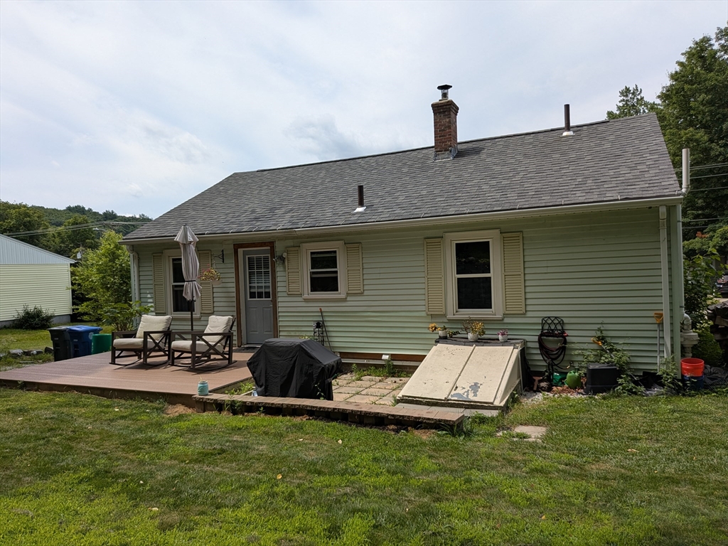 2 bed, 1 bath apartment for rent at 17 Daley St, Leominster — photo 8 of 25