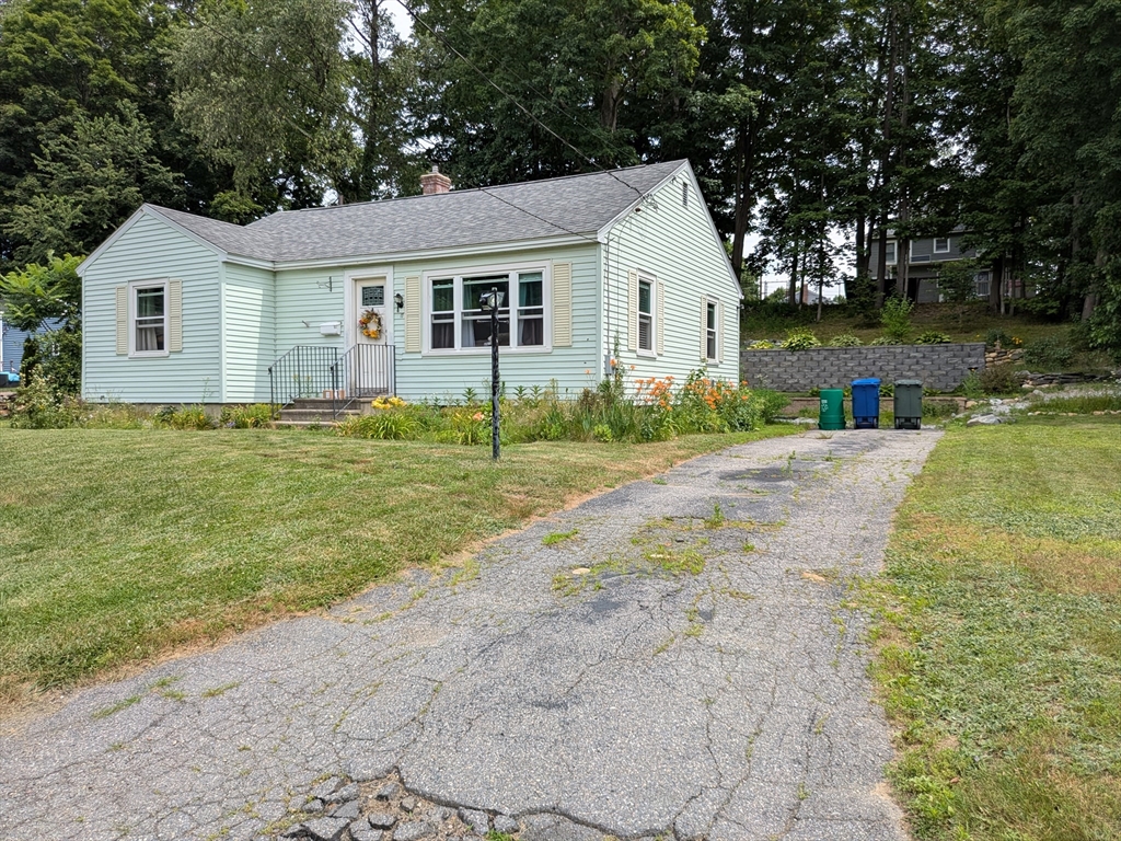 2 bed, 1 bath apartment for rent at 17 Daley St, Leominster — photo 2 of 25