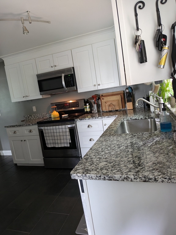 2 bed, 1 bath apartment for rent at 17 Daley St, Leominster — photo 11 of 25