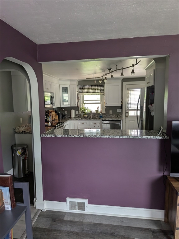 2 bed, 1 bath apartment for rent at 17 Daley St, Leominster — photo 18 of 25