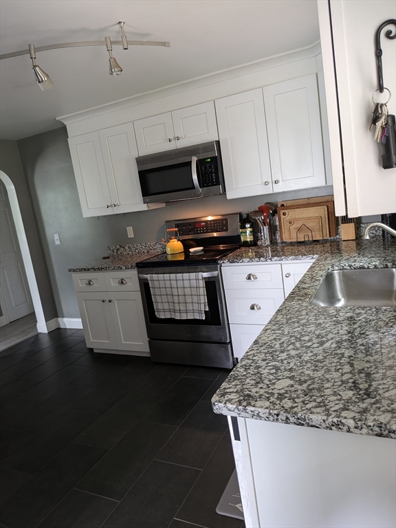 2 bed, 1 bath apartment for rent at 17 Daley St, Leominster — photo 10 of 25