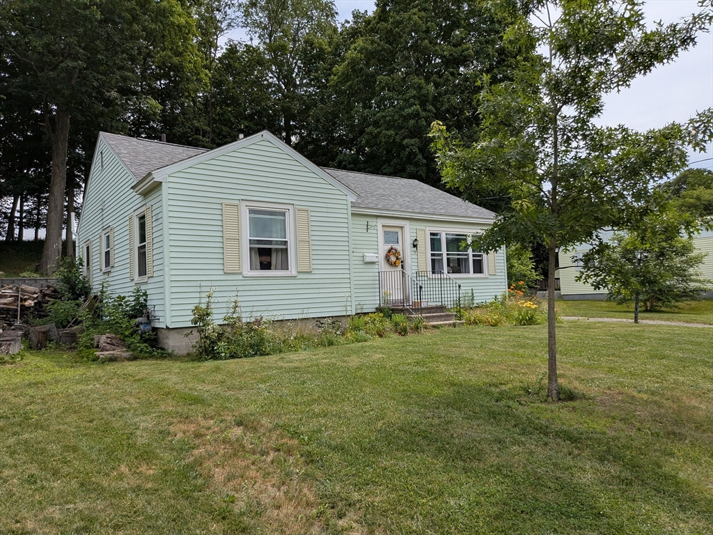 2 bed, 1 bath apartment for rent at 17 Daley St, Leominster — photo 3 of 25