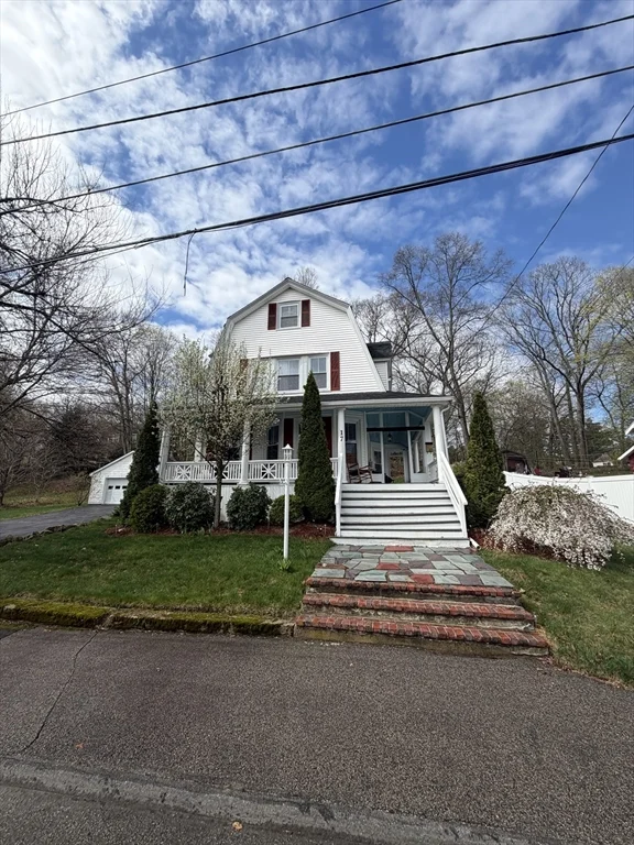 3 bed, 2 bath apartment for rent at 17 Daniels St, Hopedale — photo 1 of 21