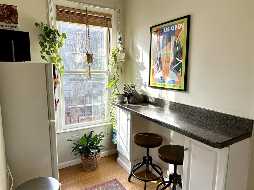 1 bed, 1 bath apartment for rent at 17 Dartmouth Pl Unit 2, South End — photo 4 of 5