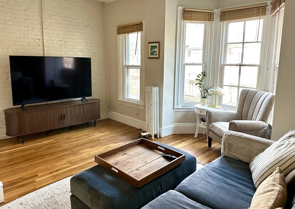 1 bed, 1 bath apartment for rent at 17 Dartmouth Pl Unit 2, South End — photo 2 of 5