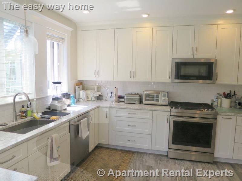 4 bed, 1 bath apartment for rent at 17 Dickson St, Teele Square — photo 5 of 22