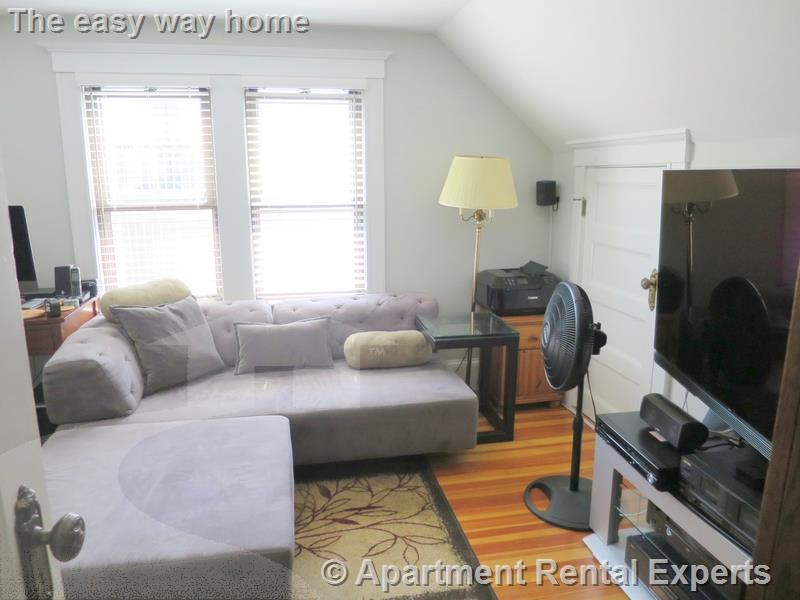 4 bed, 1 bath apartment for rent at 17 Dickson St, Teele Square — photo 15 of 22