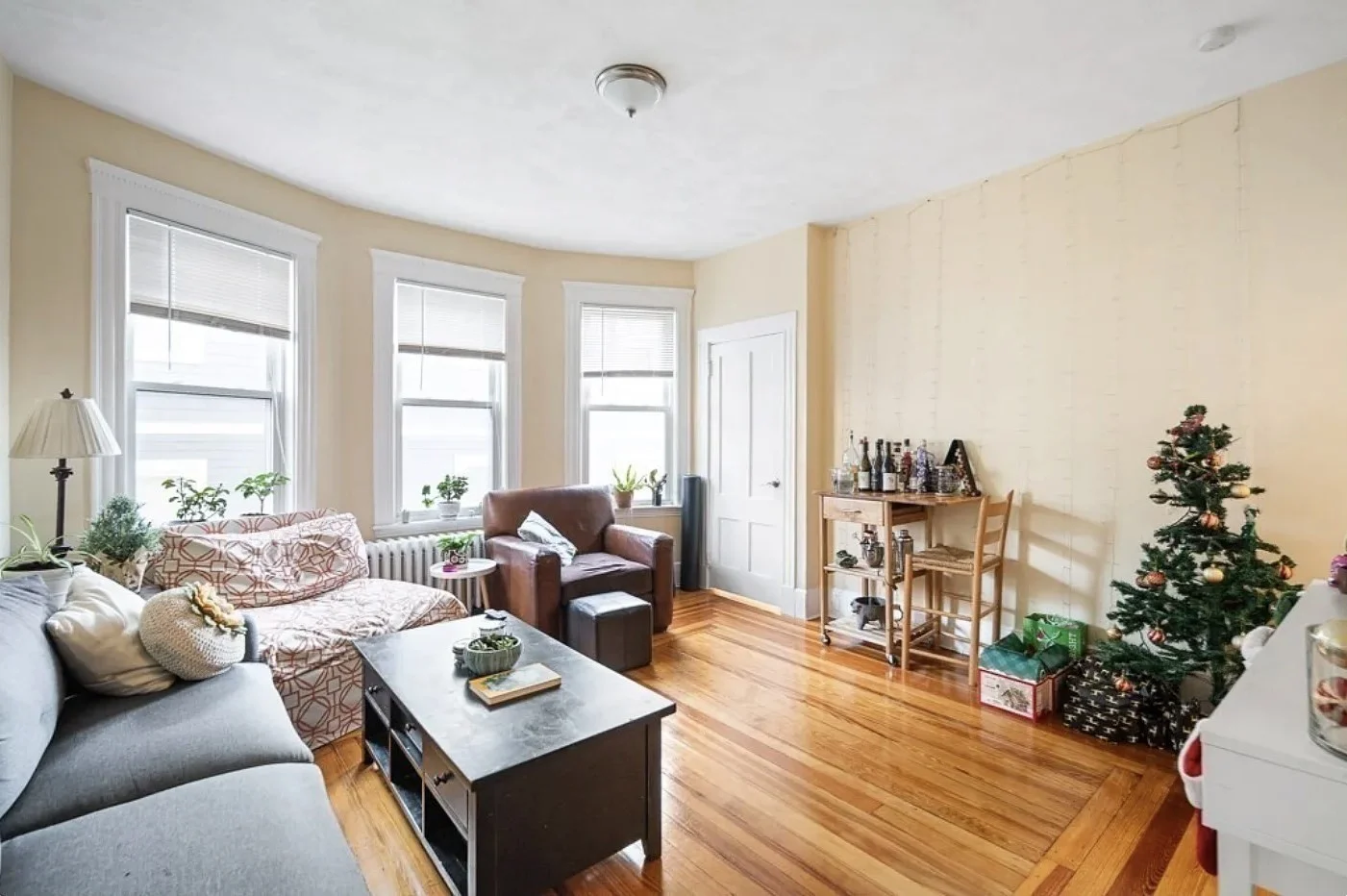 3 bed, 1 bath apartment for rent at 17 Dow St Unit 2, Teele Square — photo 5 of 18