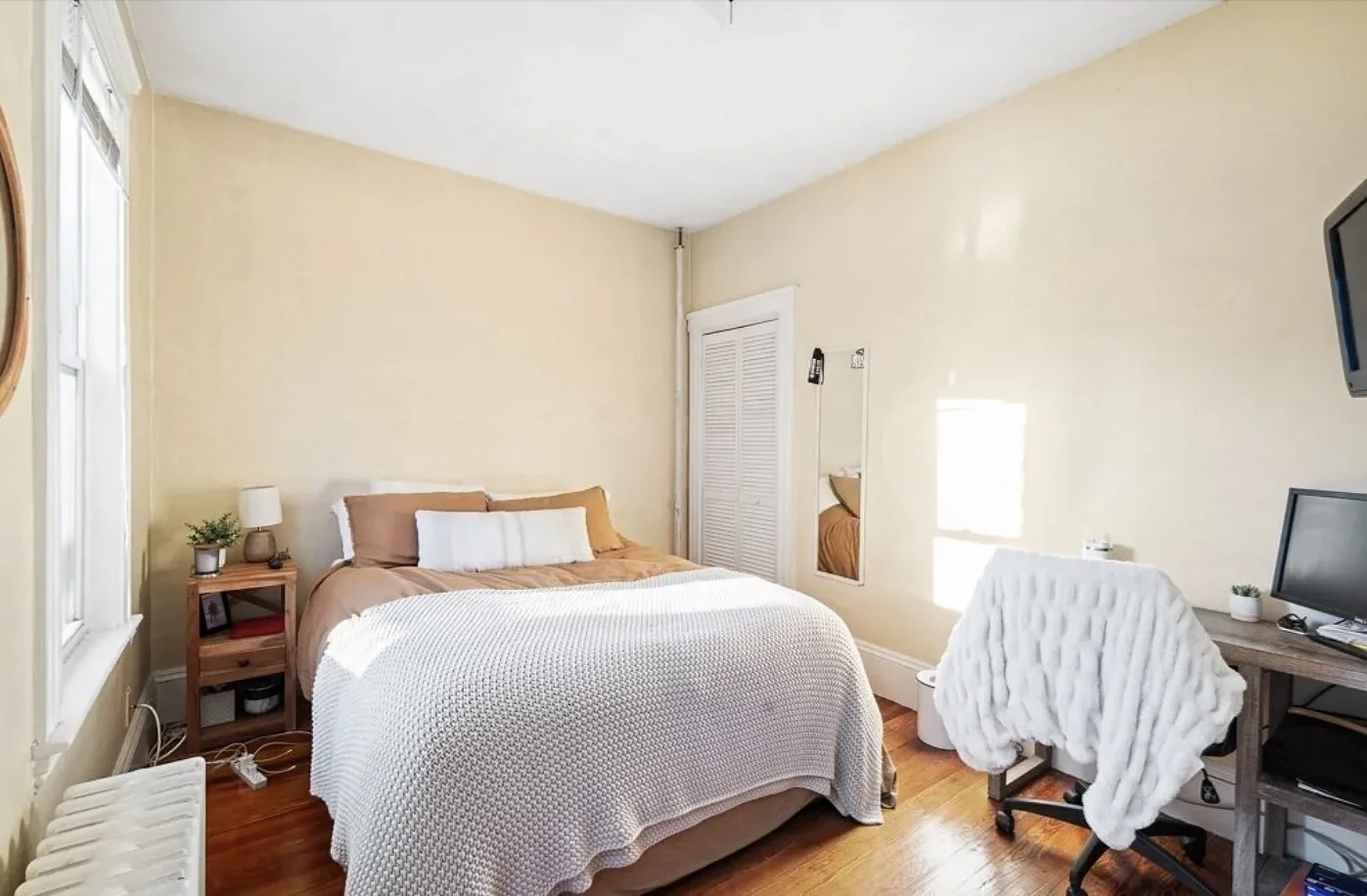 3 bed, 1 bath apartment for rent at 17 Dow St Unit 2, Teele Square — photo 8 of 18